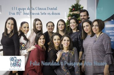La Clínica Dental Dra. Mª José Barra Soto os desea Felices Fiestas